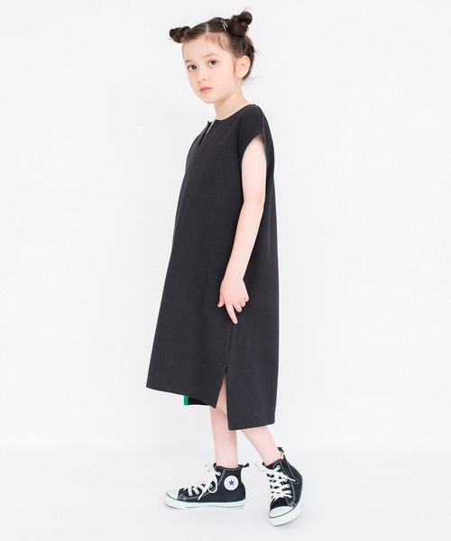 BRANSHES(ブランシェス)の「Vネックロングジャンパースカート(ジャンパースカート・キッズ・ベージュ/ブラック・100/120/130/140/150/110/160)」の3枚目の写真