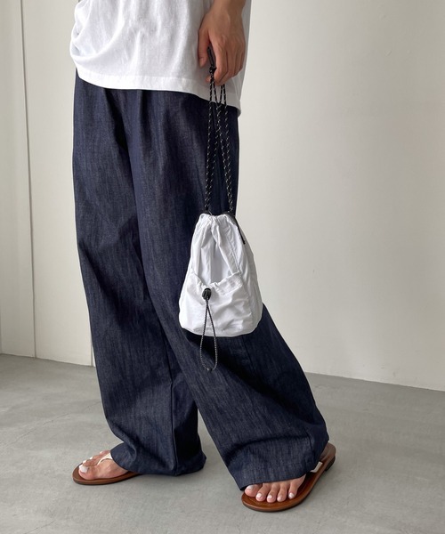 CANAL JEAN（キャナルジーン）の「El mar　2wayナイロンミニ巾着バッグ（ショルダーバッグ・レディース・ホワイト/ブラック・ONE SIZE）」の2枚目の写真