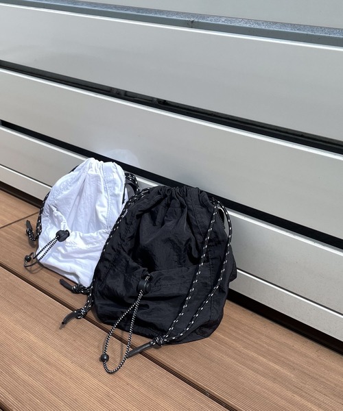 CANAL JEAN（キャナルジーン）の「El mar　2wayナイロンミニ巾着バッグ（ショルダーバッグ・レディース・ホワイト/ブラック・ONE SIZE）」の5枚目の写真