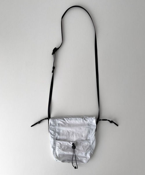 CANAL JEAN（キャナルジーン）の「El mar　2wayナイロンミニ巾着バッグ（ショルダーバッグ・レディース・ホワイト/ブラック・ONE SIZE）」の11枚目の写真