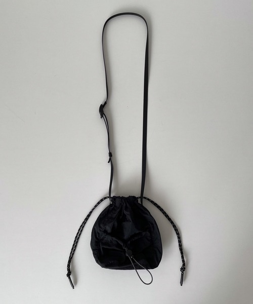 CANAL JEAN（キャナルジーン）の「El mar　2wayナイロンミニ巾着バッグ（ショルダーバッグ・レディース・ホワイト/ブラック・ONE SIZE）」の14枚目の写真