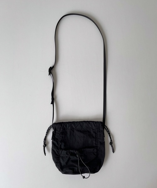 CANAL JEAN（キャナルジーン）の「El mar　2wayナイロンミニ巾着バッグ（ショルダーバッグ・レディース・ホワイト/ブラック・ONE SIZE）」の15枚目の写真