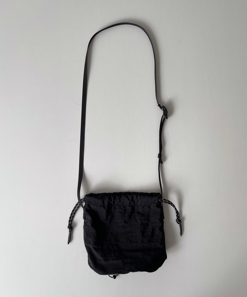 CANAL JEAN（キャナルジーン）の「El mar　2wayナイロンミニ巾着バッグ（ショルダーバッグ・レディース・ホワイト/ブラック・ONE SIZE）」の16枚目の写真