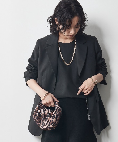 CHIC STYLE（シックスタイル）の「＜大きいサイズ＞フロントジップテーラードジャケット シックスタイル（テーラードジャケット・レディース・グレー/ブラック・L/3L/4L/LL/5L）」の2枚目の写真