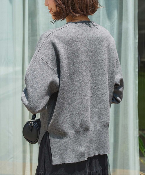 titivate（ティティベイト）の「クルーネックサイドスリットニットプル