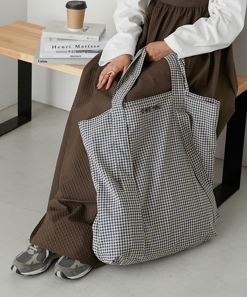 forksy.(フォルクシー)の「【forksy.】アソート刺繍ロゴパパバッグ(トートバッグ・レディース・ブルー系/ピンク系/ブラック系/オレンジ系・FREE)」の3枚目の写真