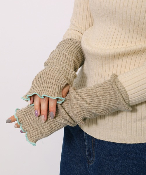 POU DOU DOU（プードゥドゥ）の「配色メローニットアームカバー（手袋・レディース・オフホワイト/グレー/グレー系その他・8）」の3枚目の写真