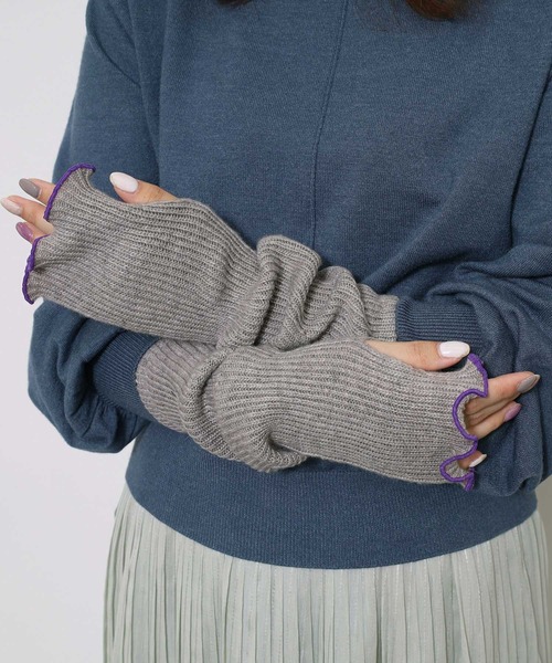 POU DOU DOU（プードゥドゥ）の「配色メローニットアームカバー（手袋・レディース・オフホワイト/グレー/グレー系その他・8）」の2枚目の写真