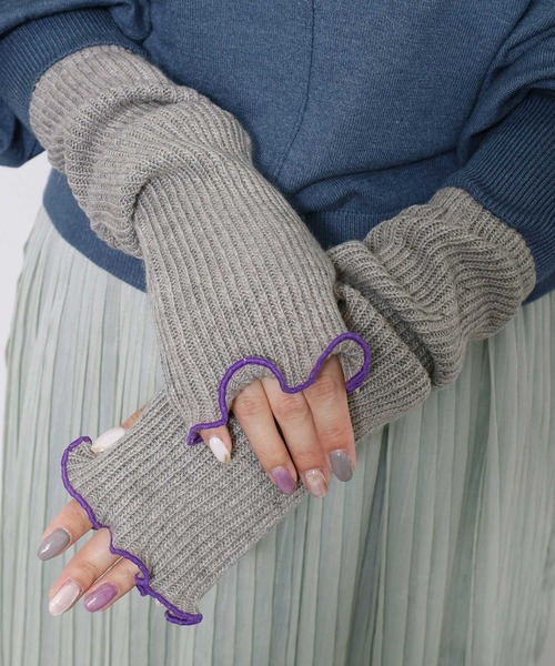 POU DOU DOU（プードゥドゥ）の「配色メローニットアームカバー（手袋・レディース・オフホワイト/グレー/グレー系その他・8）」の4枚目の写真