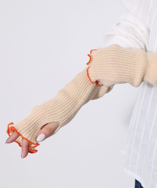 POU DOU DOU（プードゥドゥ）の「配色メローニットアームカバー（手袋・レディース・オフホワイト/グレー/グレー系その他・8）」の5枚目の写真