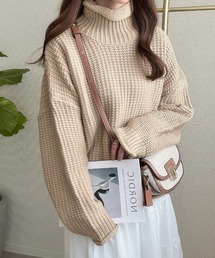 鹿子編みハイネックボリュームニット