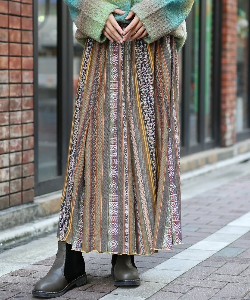 チチカカ(チチカカ)の「ファブリックプリントスカート(スカート・レディース・ブラック/マスタード/レッド・LARGE/MEDIUM)」の2枚目の写真