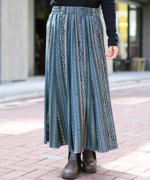 チチカカ(チチカカ)の「ファブリックプリントスカート(スカート・レディース・ブラック/マスタード/レッド・LARGE/MEDIUM)」の1枚目の写真