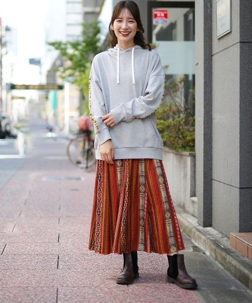 チチカカ(チチカカ)の「ファブリックプリントスカート(スカート・レディース・ブラック/マスタード/レッド・LARGE/MEDIUM)」の6枚目の写真