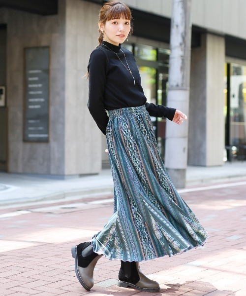 チチカカ(チチカカ)の「ファブリックプリントスカート(スカート・レディース・ブラック/マスタード/レッド・LARGE/MEDIUM)」の4枚目の写真