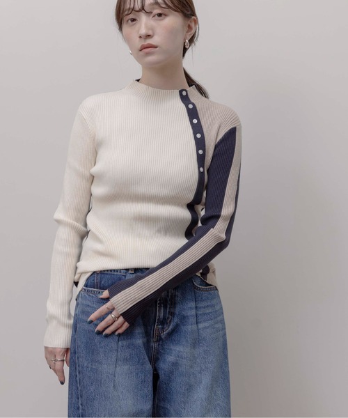 Eimee Law（エイミーロウ）の「釦付きブロック配色リブニット（ニット/セーター・レディース・アイボリー/グレイッシュベージュ/ブラック/ブラック系/グレー系/アイボリー系/グレー/ブラック系1/ブラウン/アイボリー系1・38/FREE）」の10枚目の写真