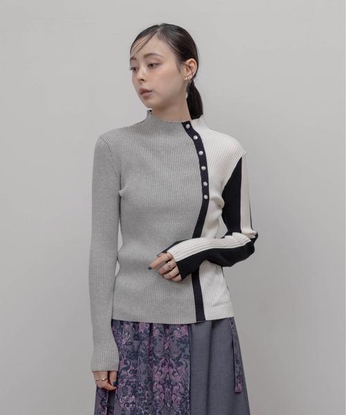 Eimee Law（エイミーロウ）の「釦付きブロック配色リブニット（ニット/セーター・レディース・アイボリー/グレイッシュベージュ/ブラック/ブラック系/グレー系/アイボリー系/グレー/ブラック系1/ブラウン/アイボリー系1・38/FREE）」の14枚目の写真