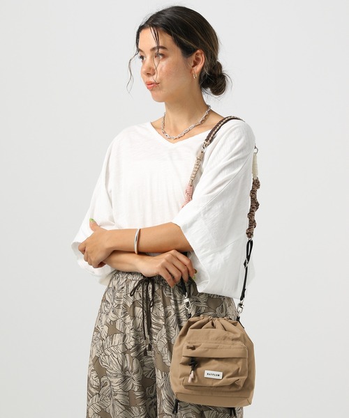 BAYFLOW（ベイフロー）の「コード編みキンチャクショルダー（ショルダーバッグ・レディース・ライトグレー/ブラック/ベージュ/カーキ・FREE）」の4枚目の写真