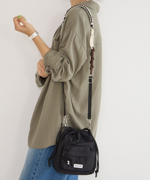 BAYFLOW（ベイフロー）の「コード編みキンチャクショルダー（ショルダーバッグ・レディース・ライトグレー/ブラック/ベージュ/カーキ・FREE）」の2枚目の写真