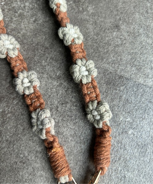 CPCM（シーピーシーエム）の「お花モチーフストラップ（スマホグッズ・レディース・オレンジ/ブラウン/ホワイト/ピンク・FREE）」の8枚目の写真