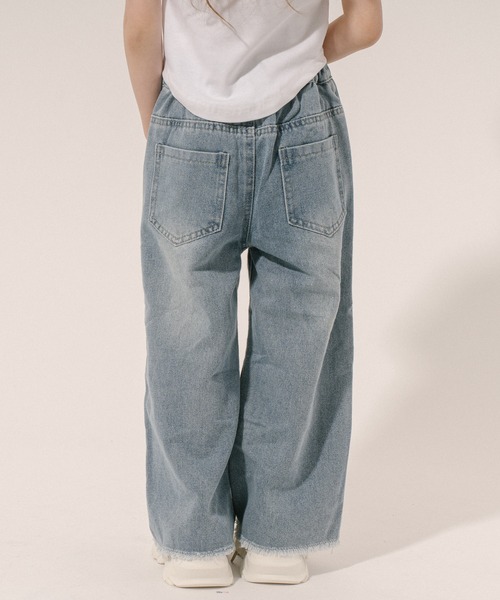 URBAN CHERRY（アーバンチェリー）の「カットオフストレートデニムパンツ（デニムパンツ・キッズ・ブルー・120cm/130cm/140cm/110cm）」の5枚目の写真