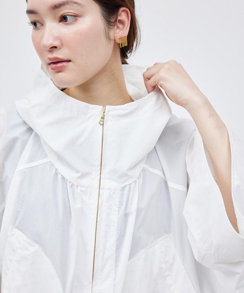 ROPE'（ロペ）の「綿ナイロンワッシャーギャザーマウンテンパーカー【メディア掲載】（マウンテンパーカー・レディース・オフホワイト/ブラック・FREE）」の7枚目の写真