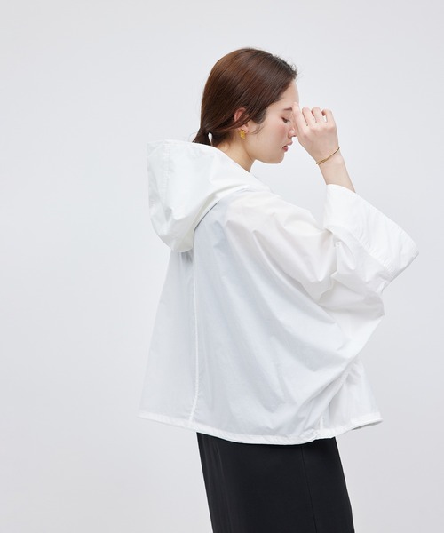 ROPE'（ロペ）の「綿ナイロンワッシャーギャザーマウンテンパーカー【メディア掲載】（マウンテンパーカー・レディース・オフホワイト/ブラック・FREE）」の8枚目の写真