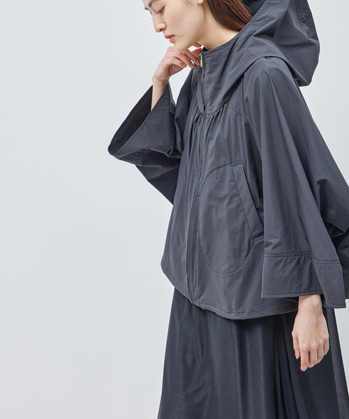 ROPE'（ロペ）の「綿ナイロンワッシャーギャザーマウンテンパーカー【メディア掲載】（マウンテンパーカー・レディース・オフホワイト/ブラック・FREE）」の10枚目の写真