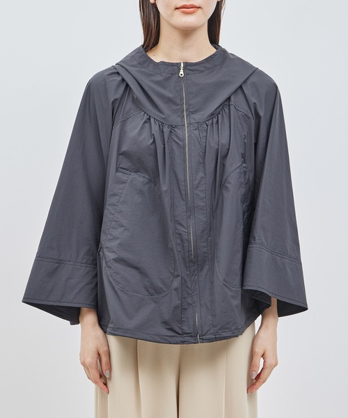 ROPE'（ロペ）の「綿ナイロンワッシャーギャザーマウンテンパーカー【メディア掲載】（マウンテンパーカー・レディース・オフホワイト/ブラック・FREE）」の11枚目の写真