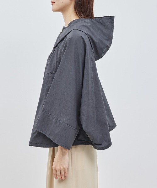 ROPE'（ロペ）の「綿ナイロンワッシャーギャザーマウンテンパーカー【メディア掲載】（マウンテンパーカー・レディース・オフホワイト/ブラック・FREE）」の12枚目の写真