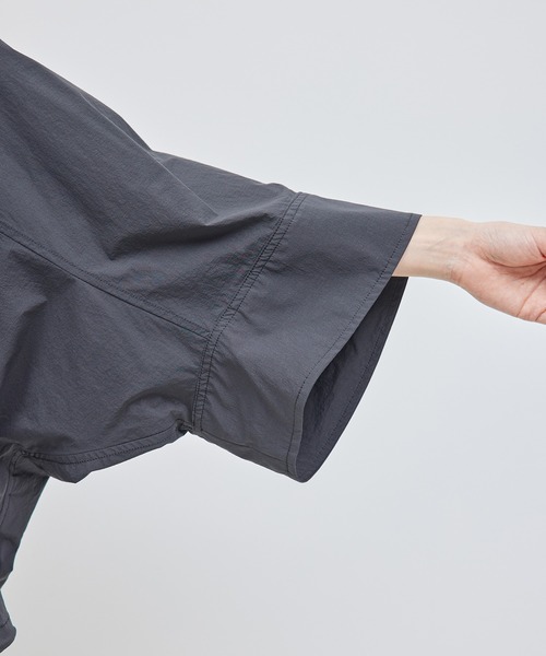 ROPE'（ロペ）の「綿ナイロンワッシャーギャザーマウンテンパーカー【メディア掲載】（マウンテンパーカー・レディース・オフホワイト/ブラック・FREE）」の16枚目の写真