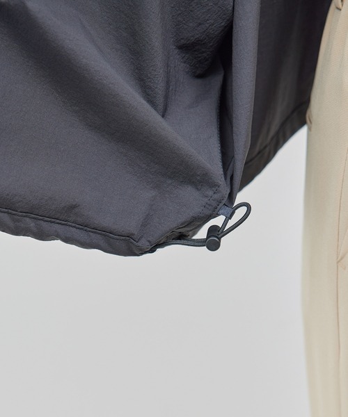 ROPE'（ロペ）の「綿ナイロンワッシャーギャザーマウンテンパーカー【メディア掲載】（マウンテンパーカー・レディース・オフホワイト/ブラック・FREE）」の19枚目の写真