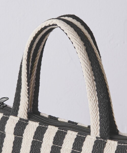 UNITED ARROWS（ユナイテッドアローズ）の「ストライプ ランチバッグ（トートバッグ・レディース・ブラック・FREE）」の5枚目の写真