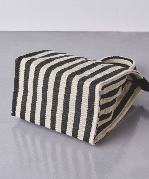 UNITED ARROWS（ユナイテッドアローズ）の「ストライプ ランチバッグ（トートバッグ・レディース・ブラック・FREE）」の6枚目の写真