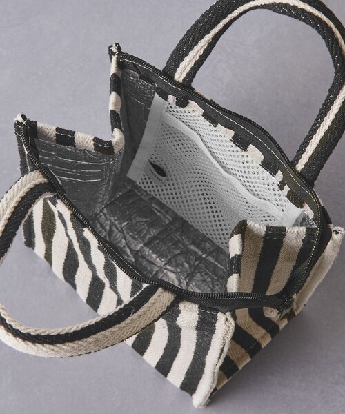 UNITED ARROWS（ユナイテッドアローズ）の「ストライプ ランチバッグ（トートバッグ・レディース・ブラック・FREE）」の7枚目の写真