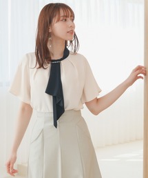 バール＆金具使いボウタイ半袖ブラウス