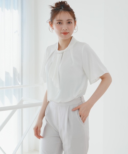 ASTORIA ODIER（アストリアオディール）の「バール＆金具使いボウタイ半袖ブラウス（シャツ/ブラウス・レディース・ホワイト/ベージュ/ラベンダー/チャコールグレー・SMALL/MEDIUM/LARGE）」の21枚目の写真