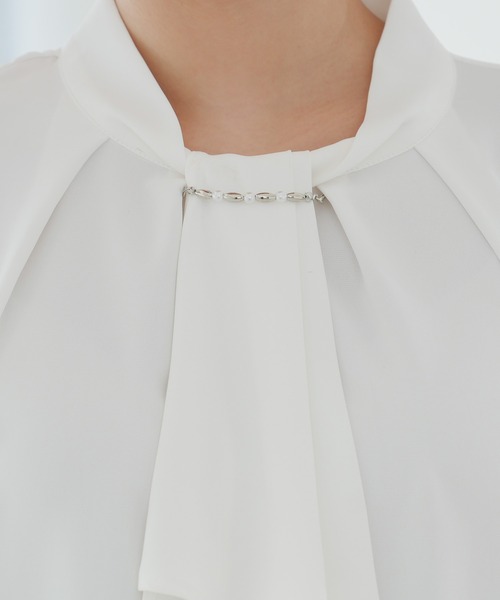 ASTORIA ODIER（アストリアオディール）の「バール＆金具使いボウタイ半袖ブラウス（シャツ/ブラウス・レディース・ホワイト/ベージュ/ラベンダー/チャコールグレー・SMALL/MEDIUM/LARGE）」の15枚目の写真