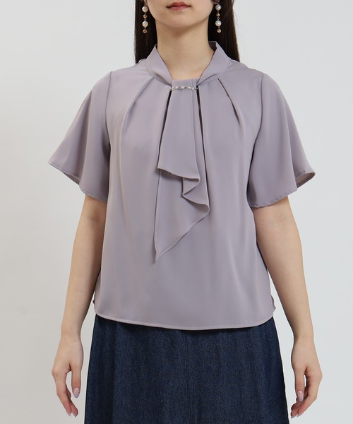 ASTORIA ODIER（アストリアオディール）の「バール＆金具使いボウタイ半袖ブラウス（シャツ/ブラウス・レディース・ホワイト/ベージュ/ラベンダー/チャコールグレー・SMALL/MEDIUM/LARGE）」の8枚目の写真
