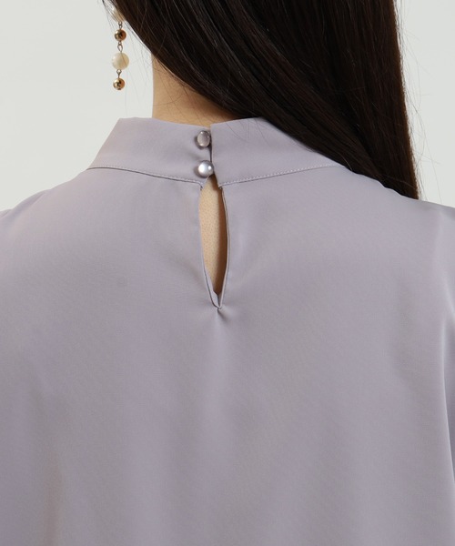 ASTORIA ODIER（アストリアオディール）の「バール＆金具使いボウタイ半袖ブラウス（シャツ/ブラウス・レディース・ホワイト/ベージュ/ラベンダー/チャコールグレー・SMALL/MEDIUM/LARGE）」の12枚目の写真