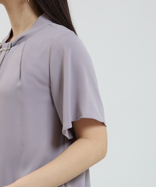 ASTORIA ODIER（アストリアオディール）の「バール＆金具使いボウタイ半袖ブラウス（シャツ/ブラウス・レディース・ホワイト/ベージュ/ラベンダー/チャコールグレー・SMALL/MEDIUM/LARGE）」の14枚目の写真