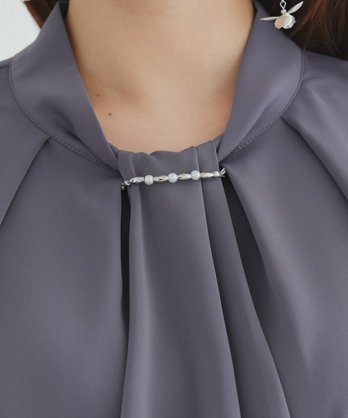 ASTORIA ODIER（アストリアオディール）の「バール＆金具使いボウタイ半袖ブラウス（シャツ/ブラウス・レディース・ホワイト/ベージュ/ラベンダー/チャコールグレー・SMALL/MEDIUM/LARGE）」の18枚目の写真