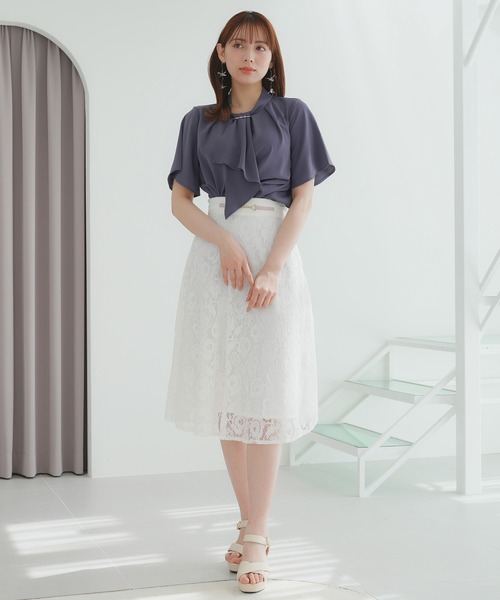 ASTORIA ODIER（アストリアオディール）の「バール＆金具使いボウタイ半袖ブラウス（シャツ/ブラウス・レディース・ホワイト/ベージュ/ラベンダー/チャコールグレー・SMALL/MEDIUM/LARGE）」の5枚目の写真