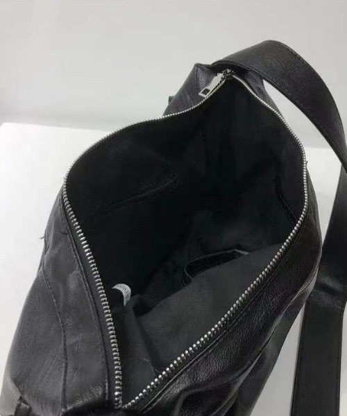 CREARE -LINO-(クレアーレリノ)の「サイドポケットショルダーBAG/バック<ユニセックス商品>(ショルダーバッグ・レディース・ホワイト/ブラック・FREE)」の5枚目の写真