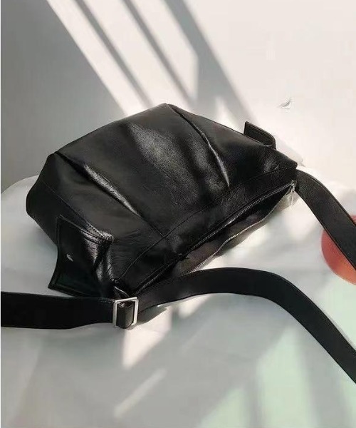 CREARE -LINO-(クレアーレリノ)の「サイドポケットショルダーBAG/バック<ユニセックス商品>(ショルダーバッグ・レディース・ホワイト/ブラック・FREE)」の6枚目の写真