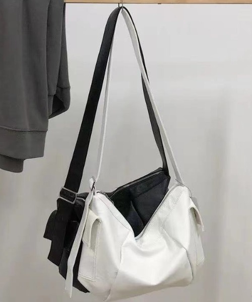 CREARE -LINO-(クレアーレリノ)の「サイドポケットショルダーBAG/バック<ユニセックス商品>(ショルダーバッグ・レディース・ホワイト/ブラック・FREE)」の7枚目の写真