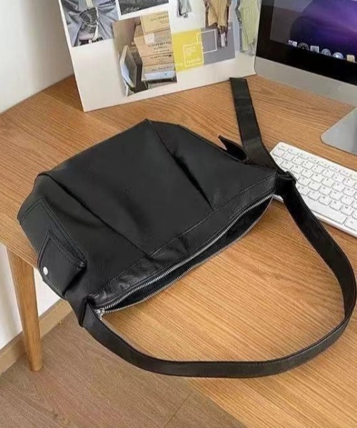 CREARE -LINO-(クレアーレリノ)の「サイドポケットショルダーBAG/バック<ユニセックス商品>(ショルダーバッグ・レディース・ホワイト/ブラック・FREE)」の19枚目の写真
