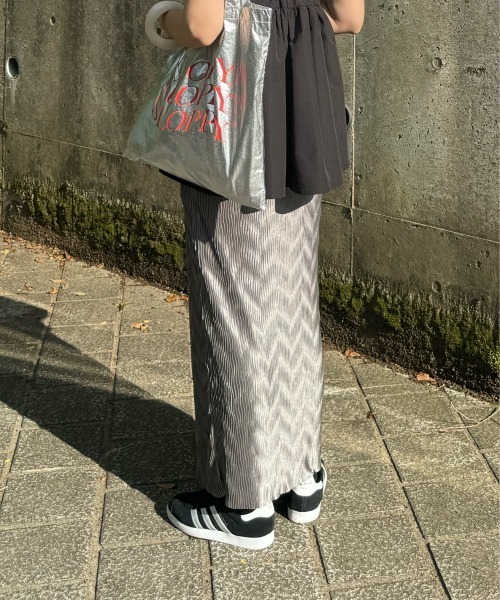 y/m by misato（イムバイミサト）の「ニュアンスプリーツスカート（スカート・レディース・チャコールグレー/グレイッシュベージュ/ブラック・FREE）」の21枚目の写真