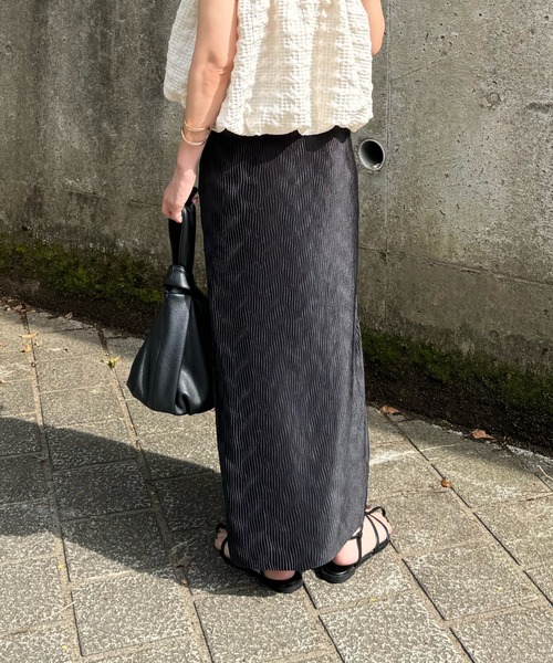 y/m by misato（イムバイミサト）の「ニュアンスプリーツスカート（スカート・レディース・チャコールグレー/グレイッシュベージュ/ブラック・FREE）」の8枚目の写真