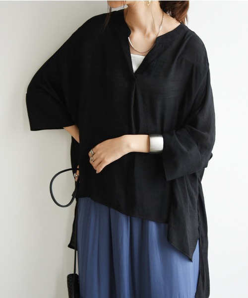 and it_（アンドイット）の「接触冷感スラブバックロングシャツ（シャツ/ブラウス・レディース・ベージュ/オフホワイト/ブラック/カーキ・M-L）」の3枚目の写真